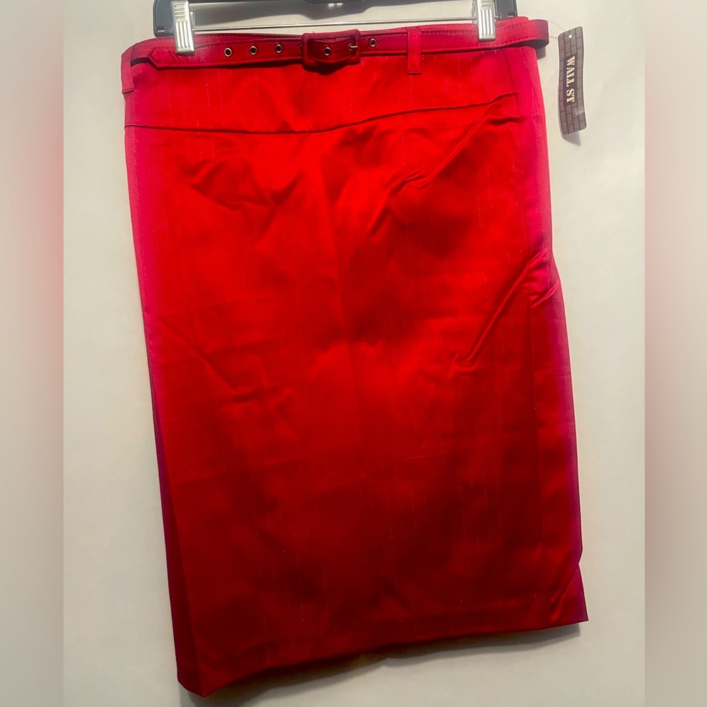 Red skirt with thin belt XL new